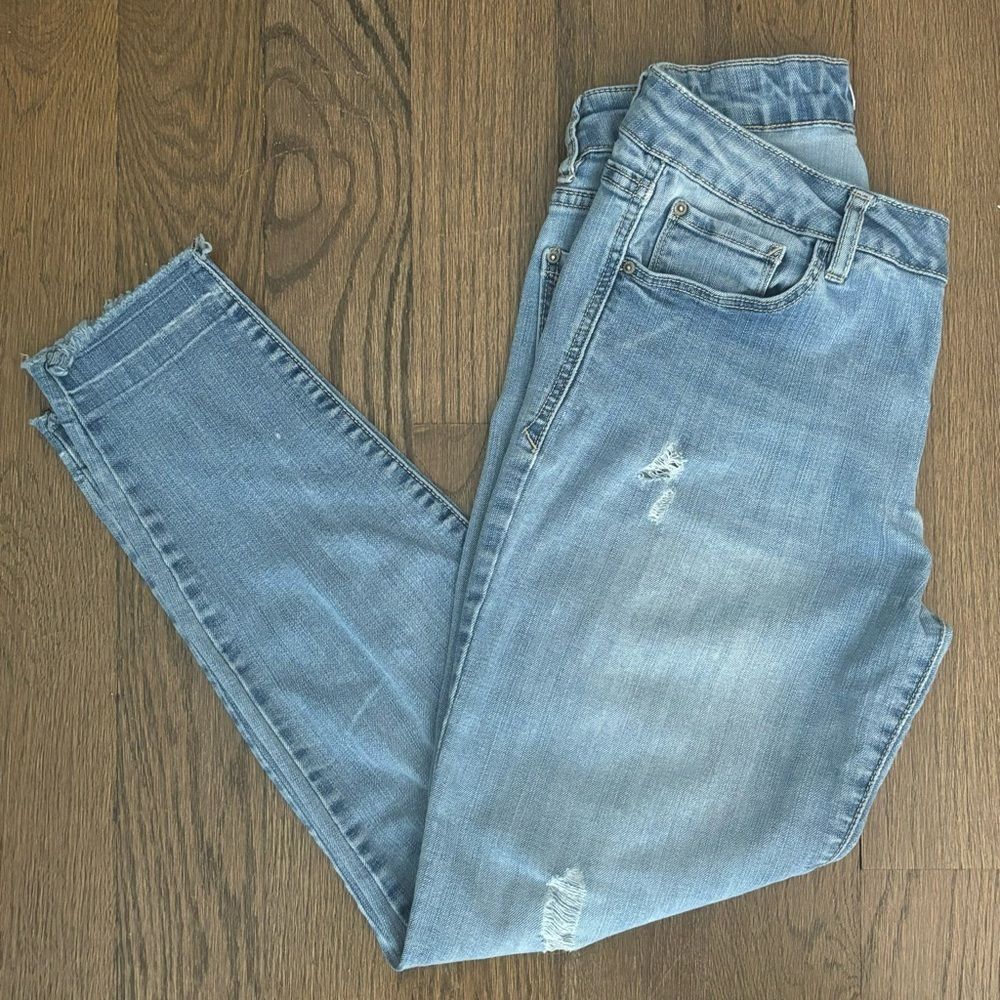 Kensie Raw Hem Distressed Ripped Light Wash Ankle Jeans • size 6 / 28